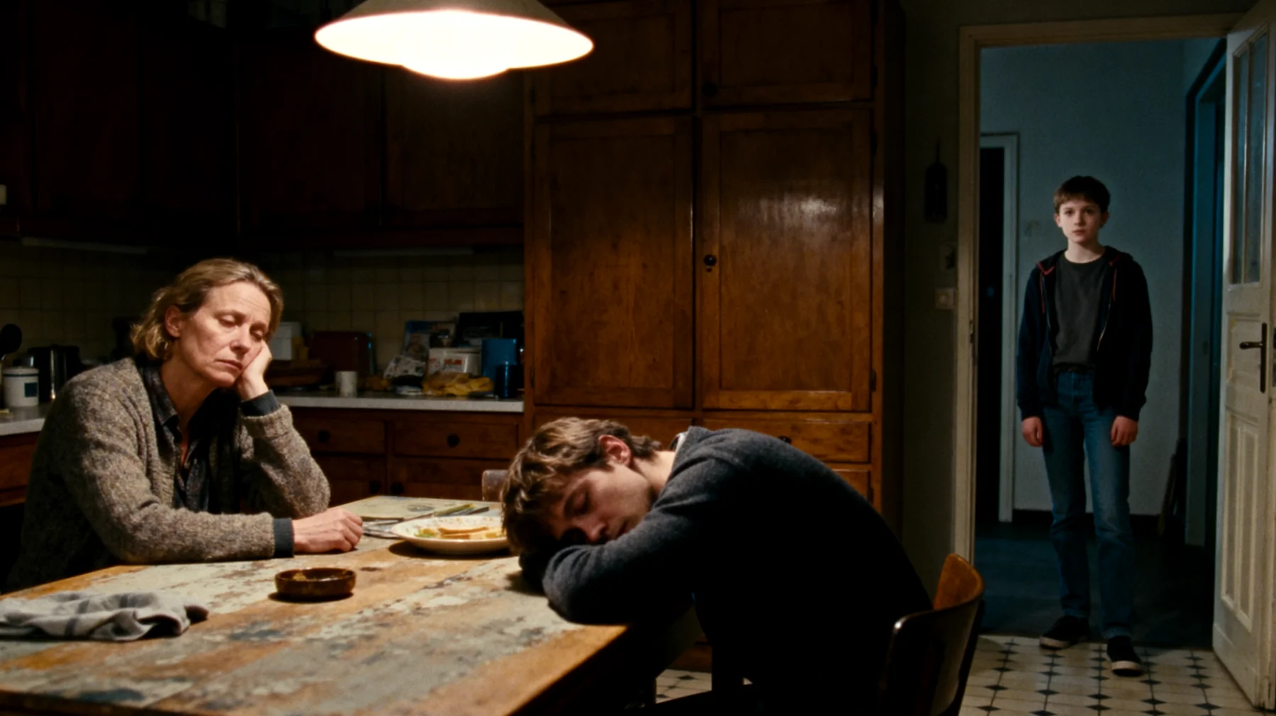 Ouders van adolescenten die worstelen met vermoeidheid en gebrek aan tijd om kwaliteitsvolle aandacht te geven aan hun tieners, terwijl deze juist in een cruciale ontwikkelingsfase zitten waarin begeleiding en aanwezigheid essentieel zijn"